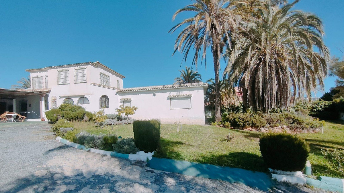 4 bedroom Villas for sale in Marbella – R5154985