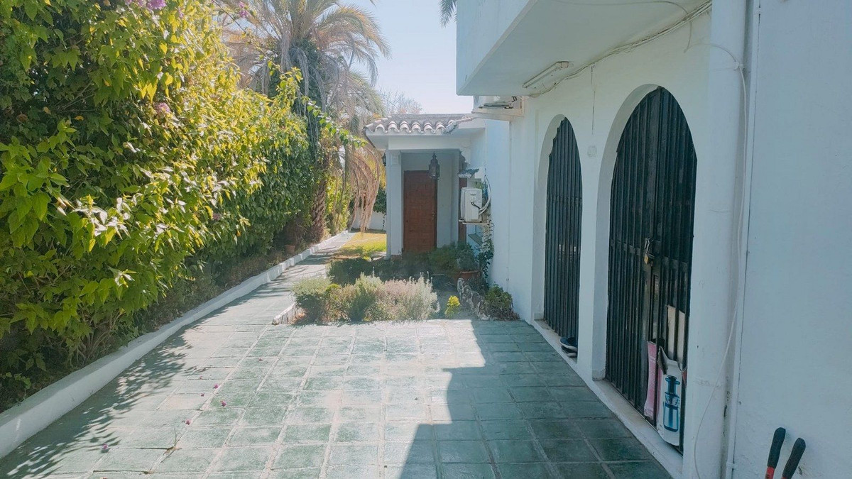 4 bedroom Villas for sale in Marbella – R5154985