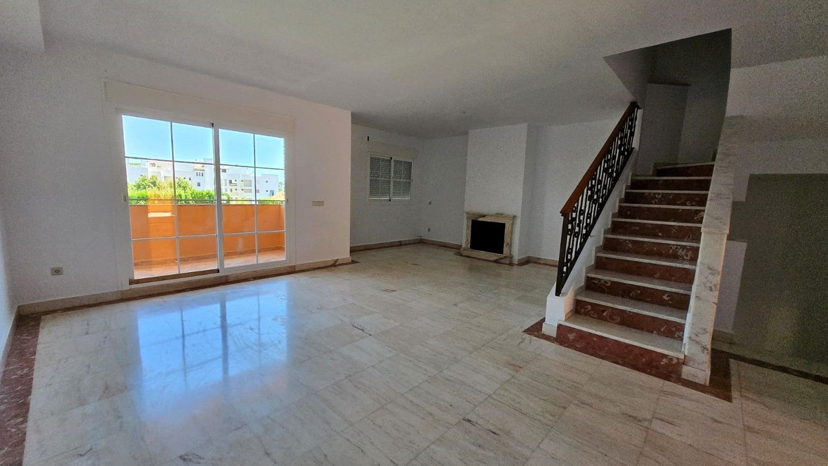 Adosados de 4 dormitorios en venta en La Cala de Mijas – R5167348