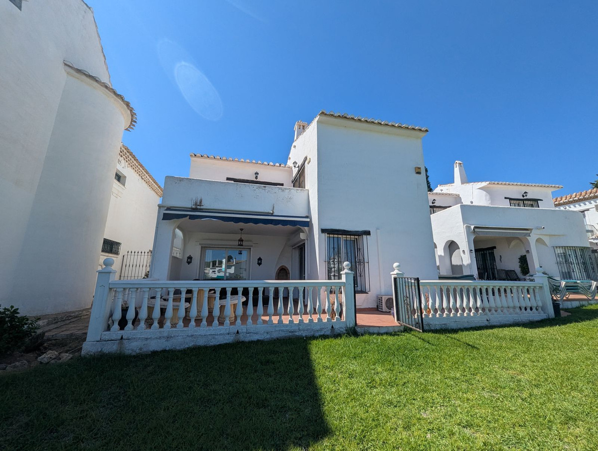 3 bedroom Townhouses for sale in Calahonda – R5158078