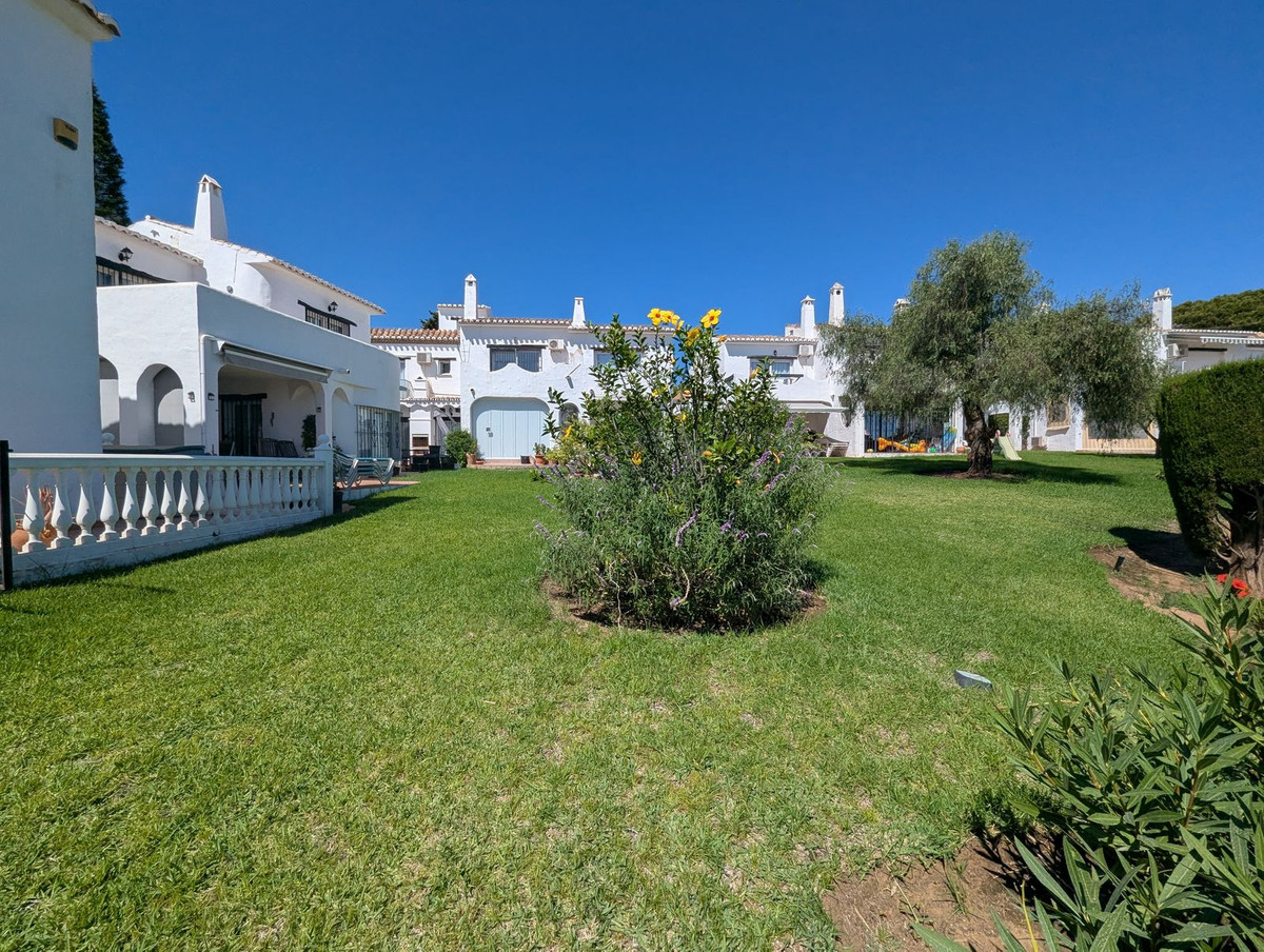 3 bedroom Townhouses for sale in Calahonda – R5158078
