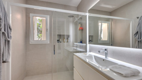 2 bedroom Apartments for sale in Marbella – R5152303