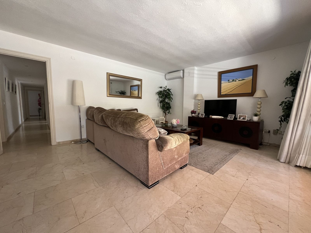 3 bedroom Apartments for sale in Marbella – R5145166