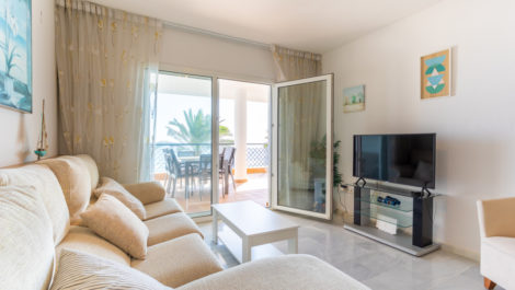 Apartamentos de 3 dormitorios en venta en Calahonda – R5160388