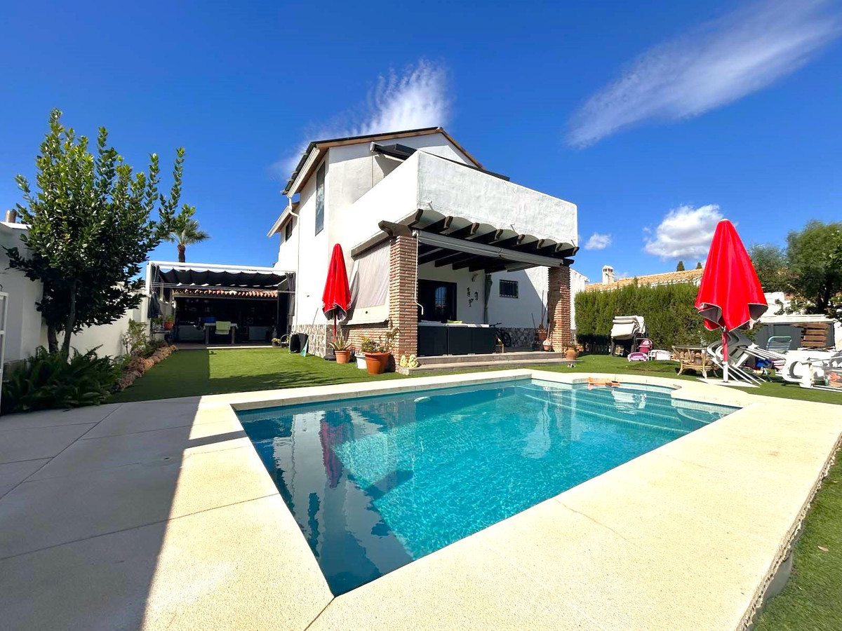 4 bedroom Semi-detached for sale in Calahonda – R4853023
