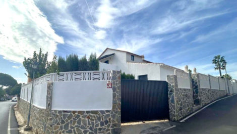 Pareados de 4 dormitorios en venta en Calahonda – R4853023