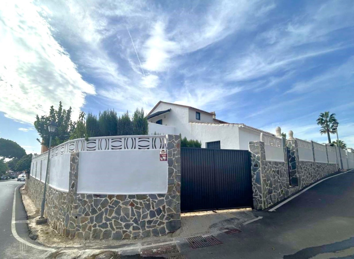 4 bedroom Semi-detached for sale in Calahonda – R4853023