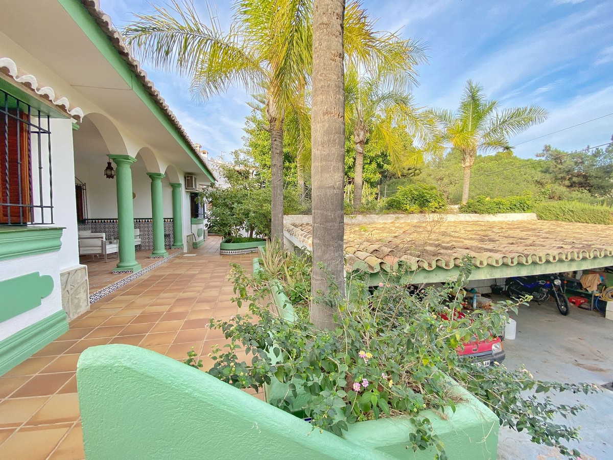 5 bedroom Villas for sale in Marbella – R5157073