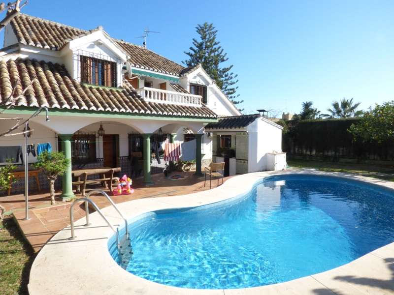 5 bedroom Villas for sale in Marbella – R5157073