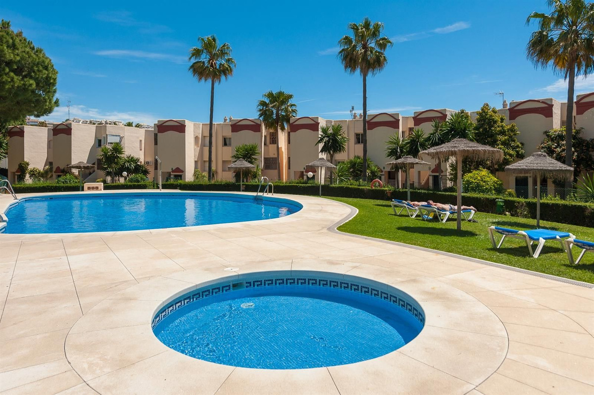 2 bedroom Apartments for sale in Riviera del Sol – R5160373