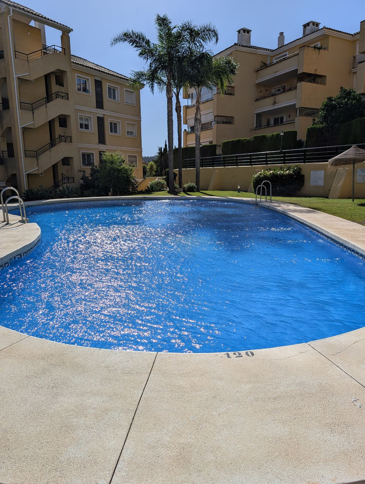2 bedroom Apartments for sale in Riviera del Sol – R5135461