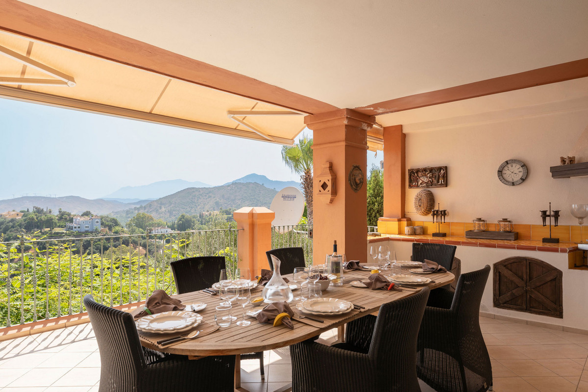 2 bedroom Apartments for sale in Monte Halcones – R5104474