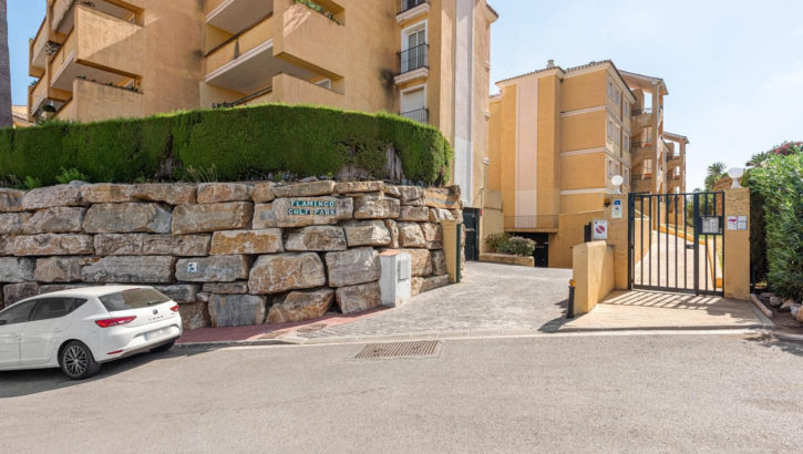 Aticos de 3 dormitorios en venta en Riviera del Sol – R4992700 en 