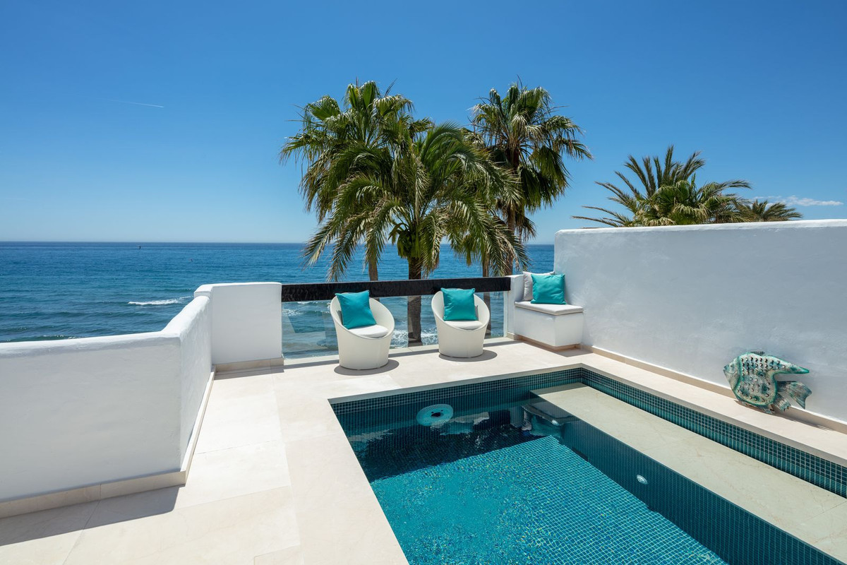 Apartamentos de 6 dormitorios en venta en Marbella – R5163460