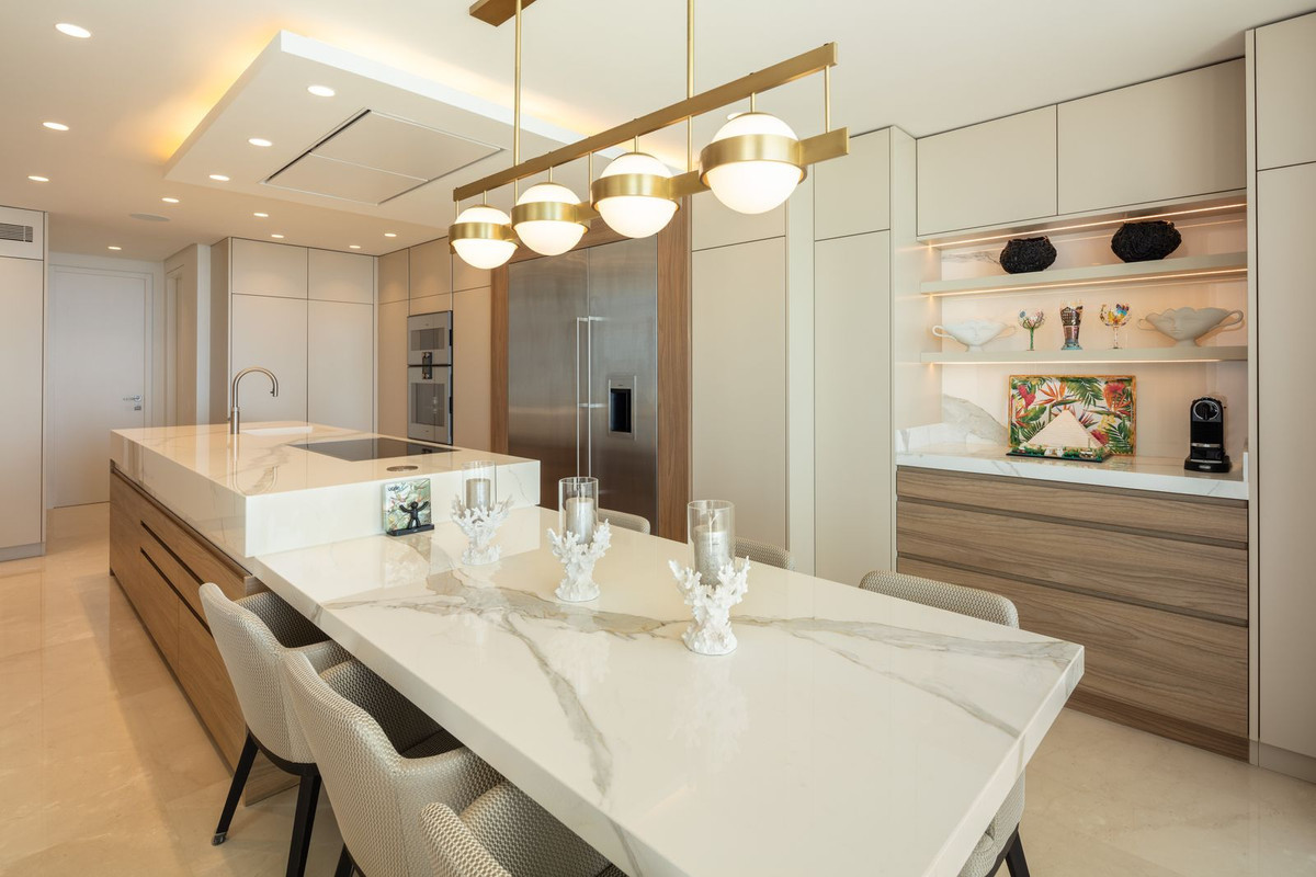 Apartamentos de 6 dormitorios en venta en Marbella – R5163460