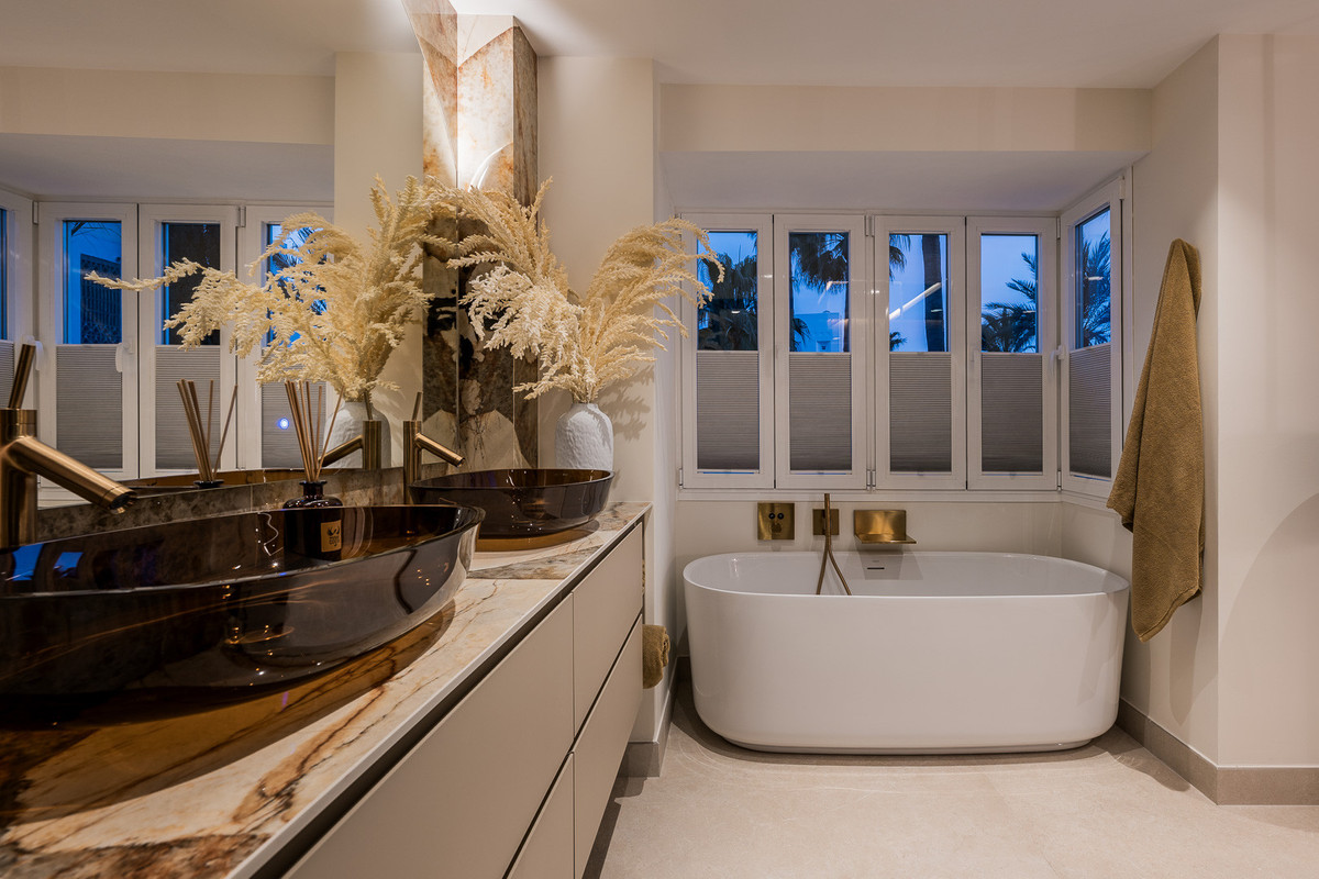 6 bedroom Apartments for sale in Marbella – R5166373