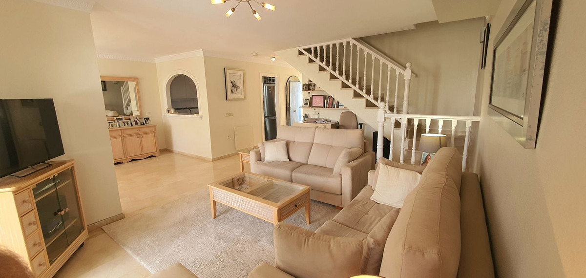 3 bedroom Apartments for sale in Marbesa – R5162464