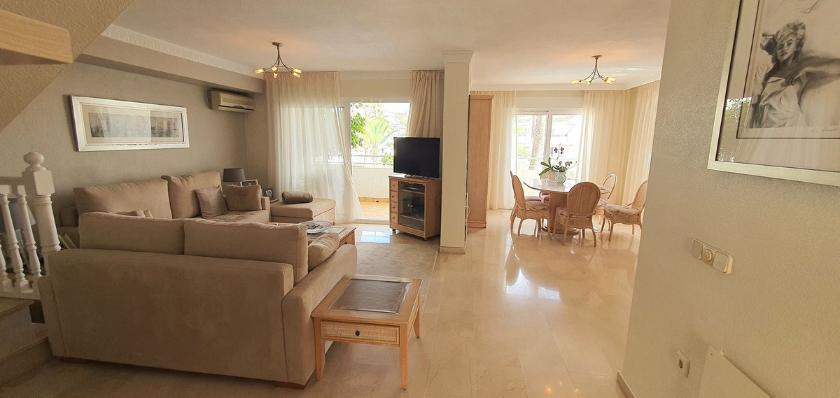 3 bedroom Apartments for sale in Marbesa – R5162464