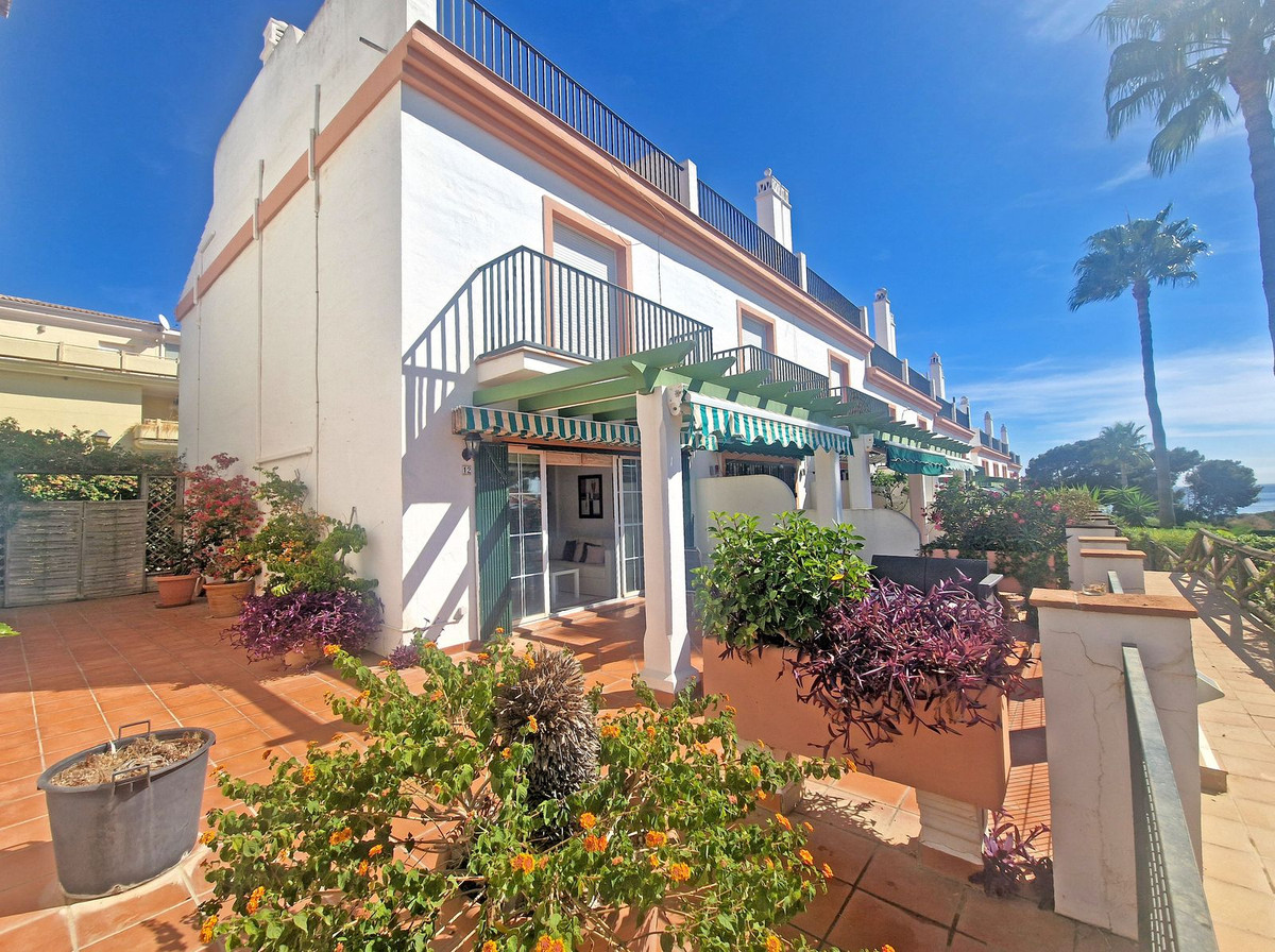 4 bedroom Townhouses for sale in Cabopino – R5151925