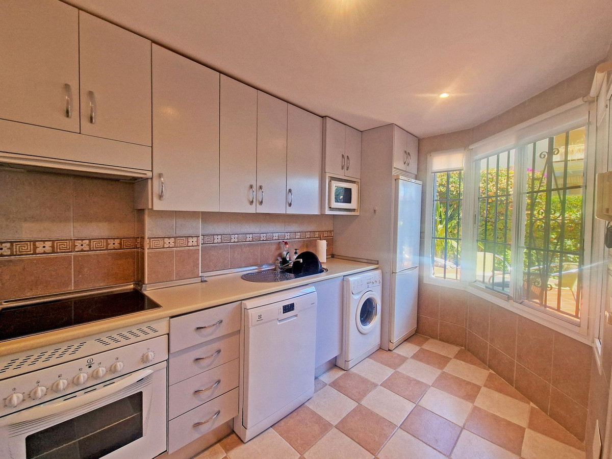 4 bedroom Townhouses for sale in Cabopino – R5151925