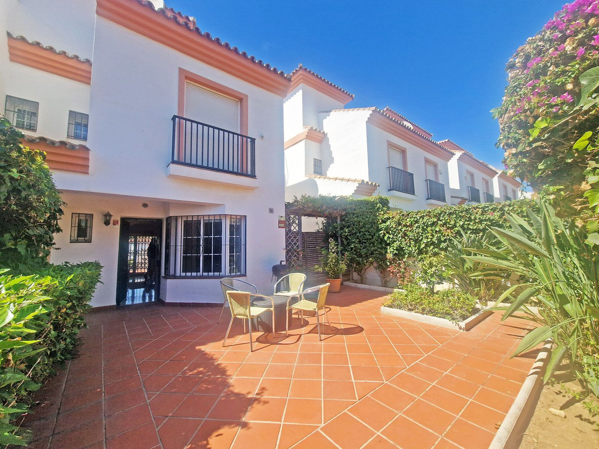 4 bedroom Townhouses for sale in Cabopino – R5151925
