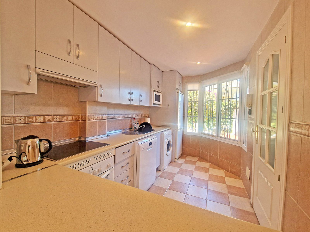 4 bedroom Townhouses for sale in Cabopino – R5151925