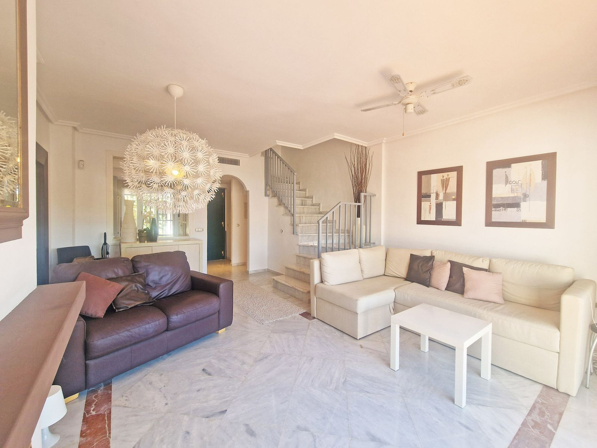 4 bedroom Townhouses for sale in Cabopino – R5151925