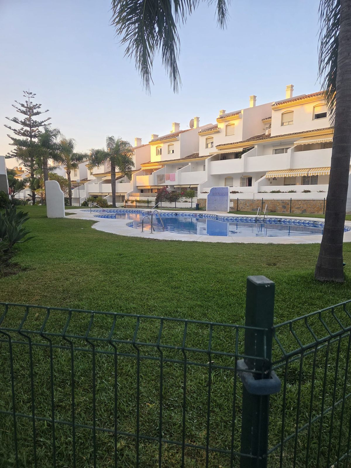 Apartamentos de 2 dormitorios en venta en Calahonda – R5134723