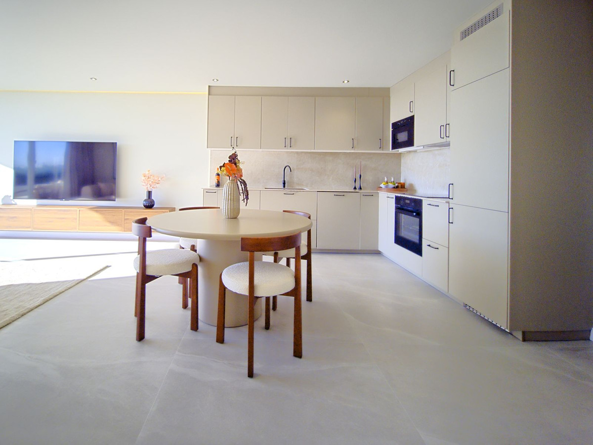 3 bedroom Apartments for sale in Miraflores – R5159407