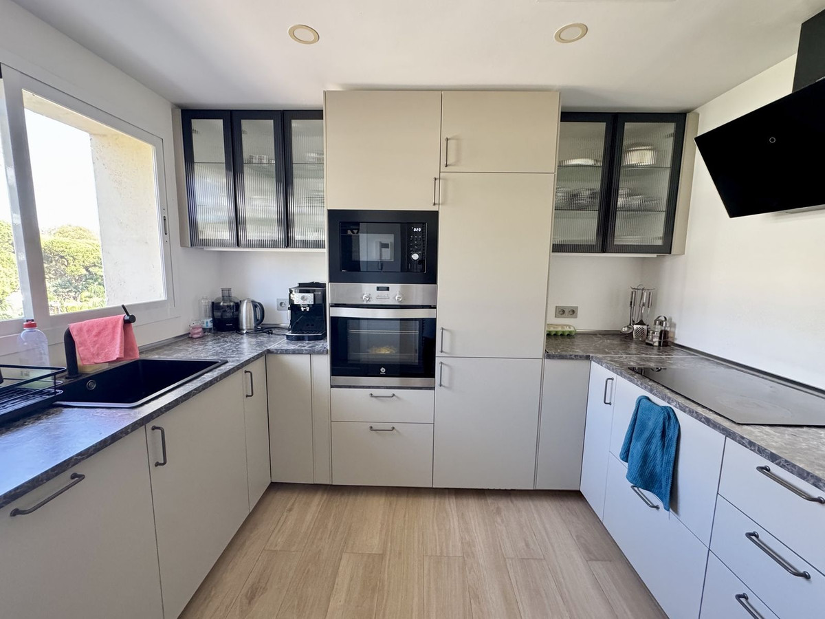 Apartamentos de 3 dormitorios en venta en Elviria – R5160877