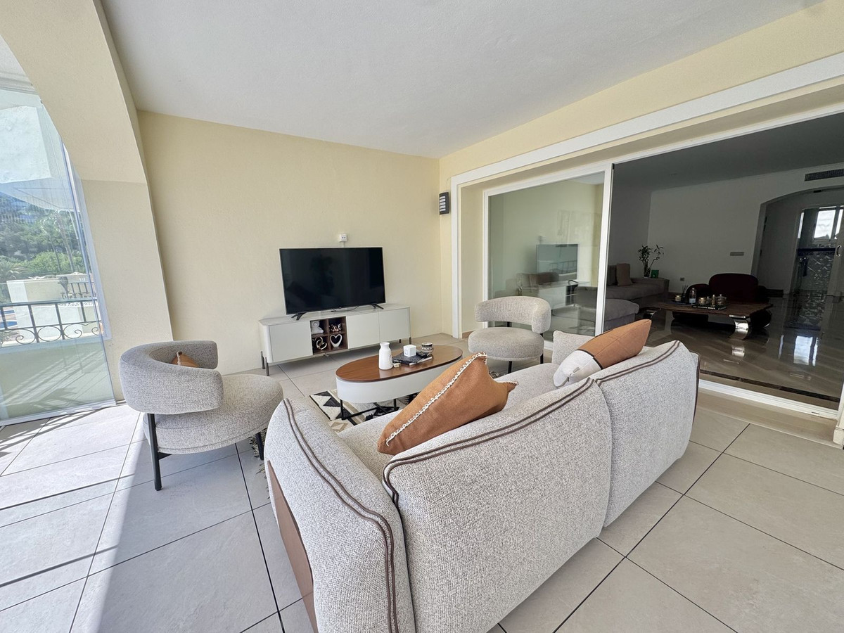 Apartamentos de 3 dormitorios en venta en Elviria – R5160877