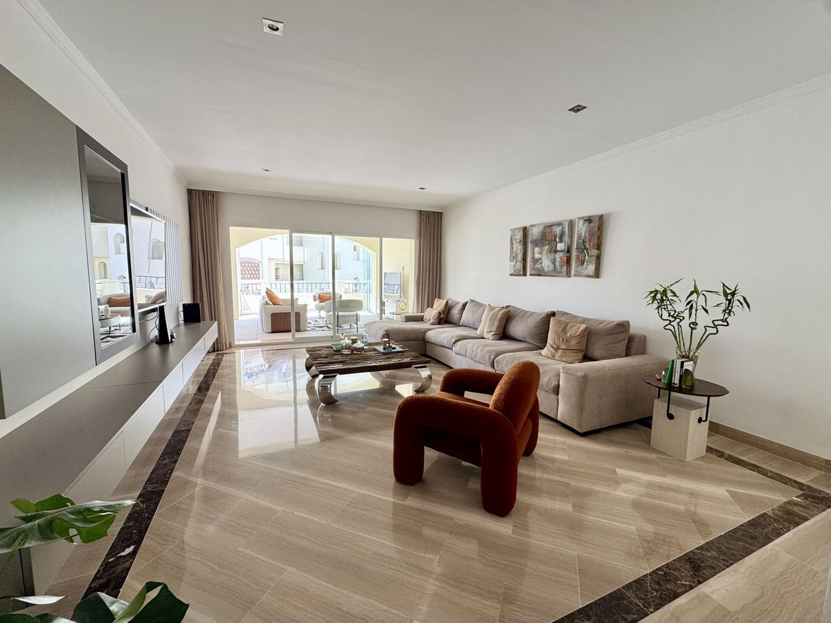 Apartamentos de 3 dormitorios en venta en Elviria – R5160877