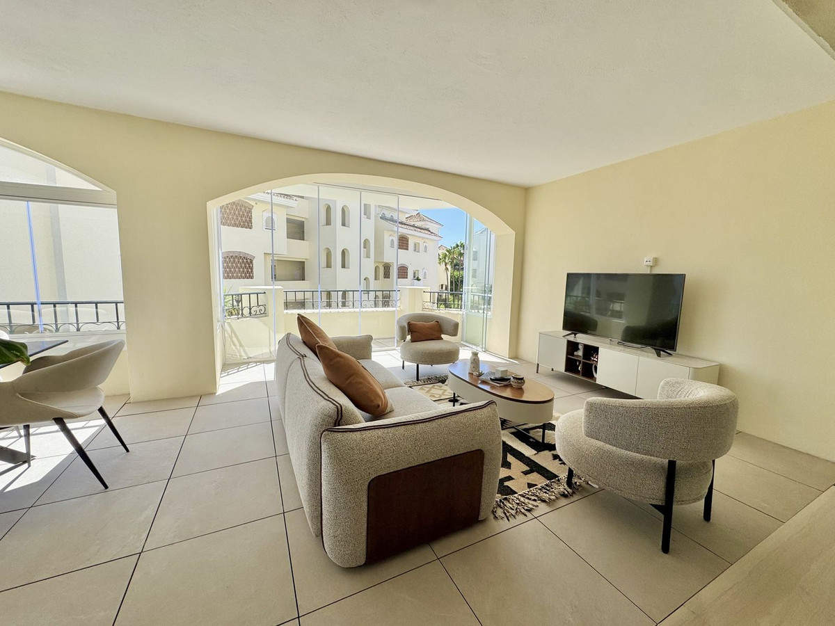 Apartamentos de 3 dormitorios en venta en Elviria – R5160877