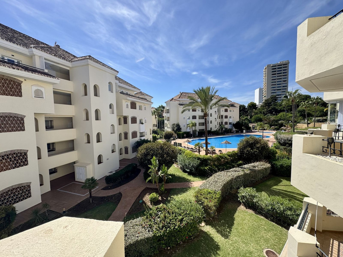 Apartamentos de 3 dormitorios en venta en Elviria – R5160877