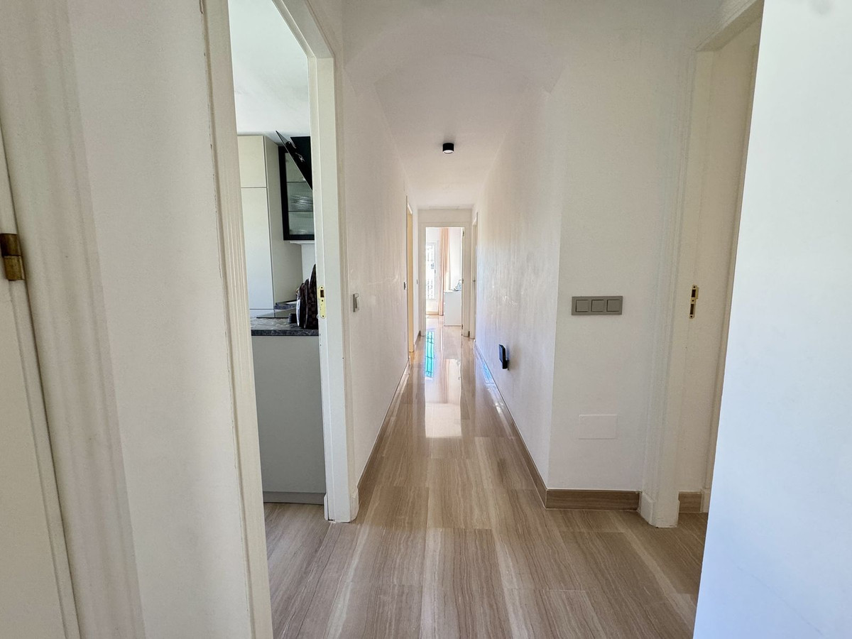 Apartamentos de 3 dormitorios en venta en Elviria – R5160877