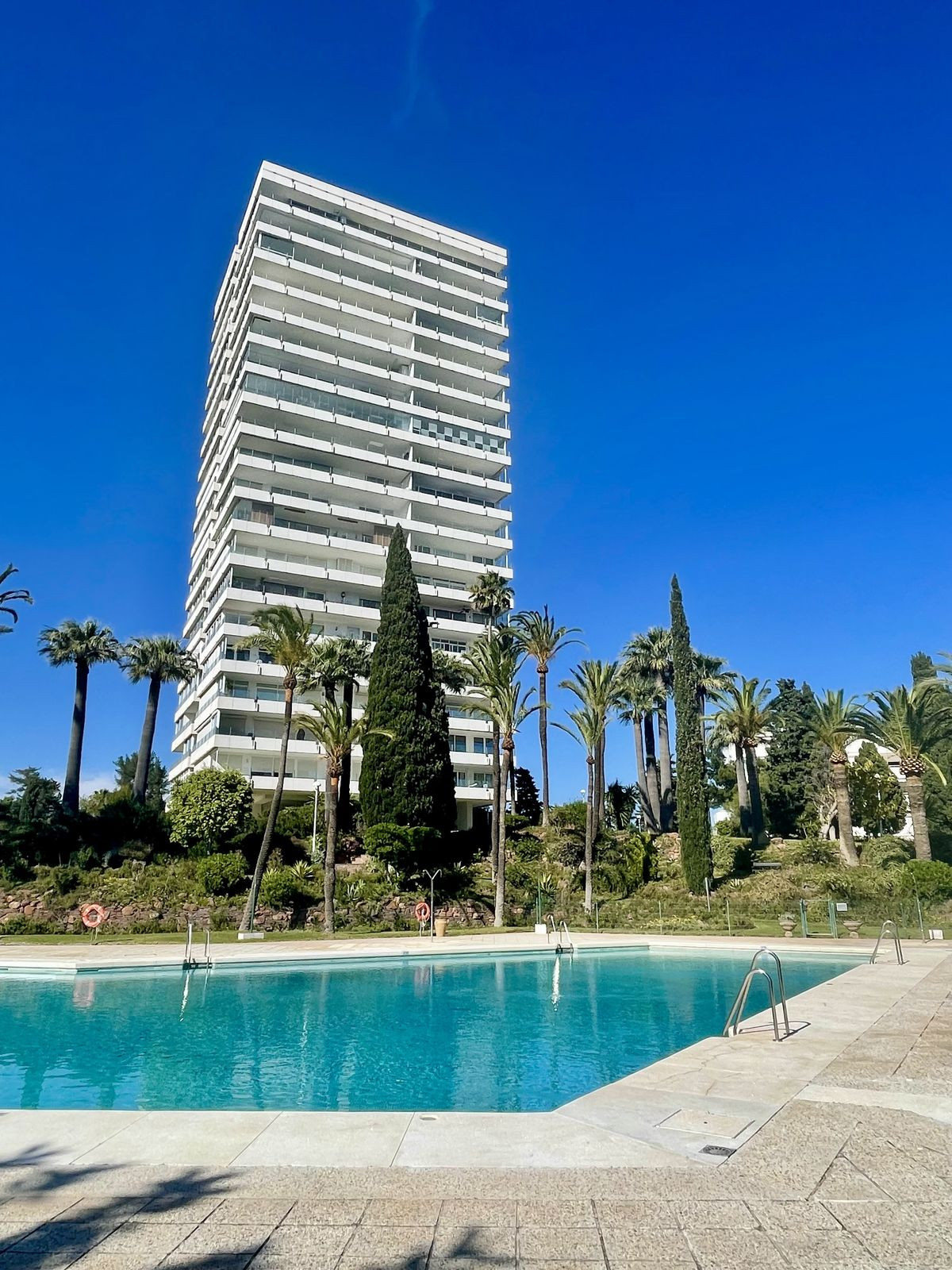 1 bedroom Apartments for sale in Marbella – R5158261