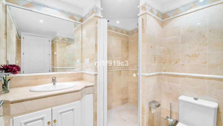 2 bedroom Apartments for sale in Elviria Hills – R4994593 in 