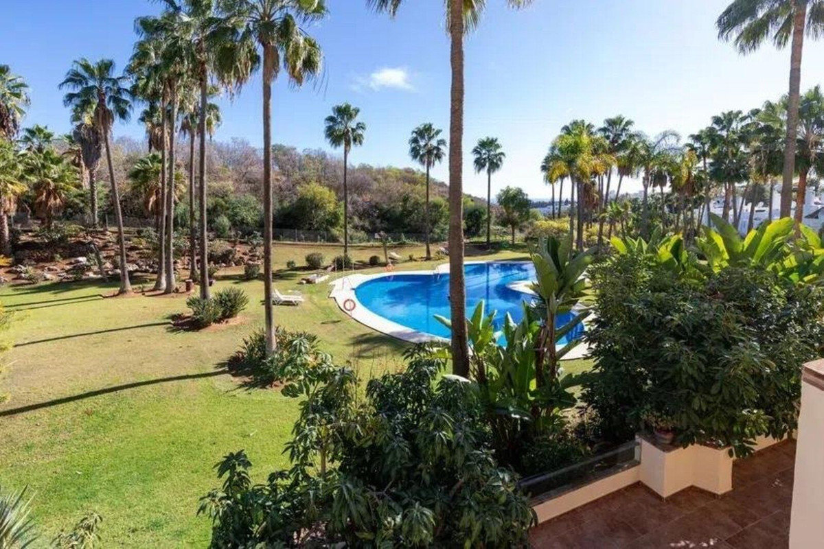 Apartamentos de 3 dormitorios en venta en Milla de Oro – R5146921