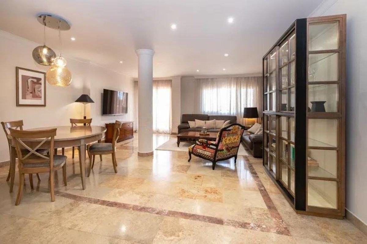 Apartamentos de 3 dormitorios en venta en Milla de Oro – R5146921