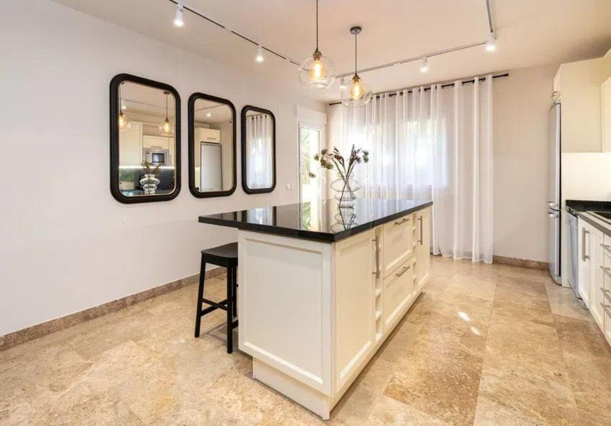 Apartamentos de 3 dormitorios en venta en Milla de Oro – R5146921