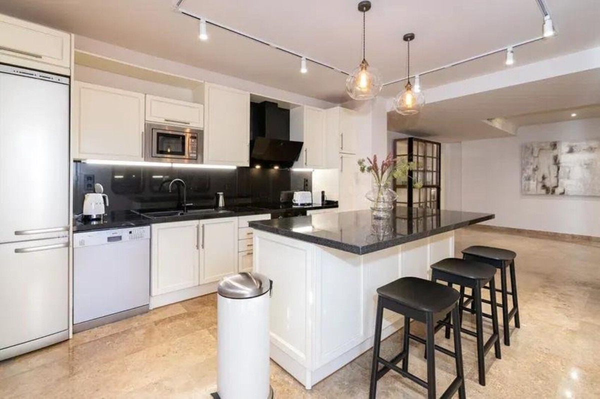 Apartamentos de 3 dormitorios en venta en Milla de Oro – R5146921