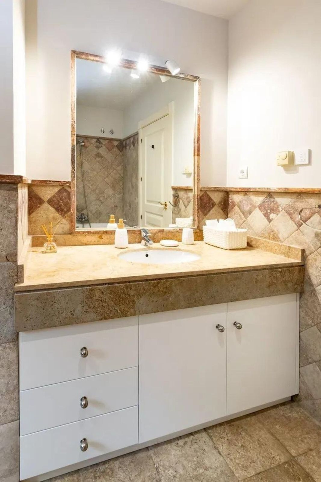 Apartamentos de 3 dormitorios en venta en Milla de Oro – R5146921