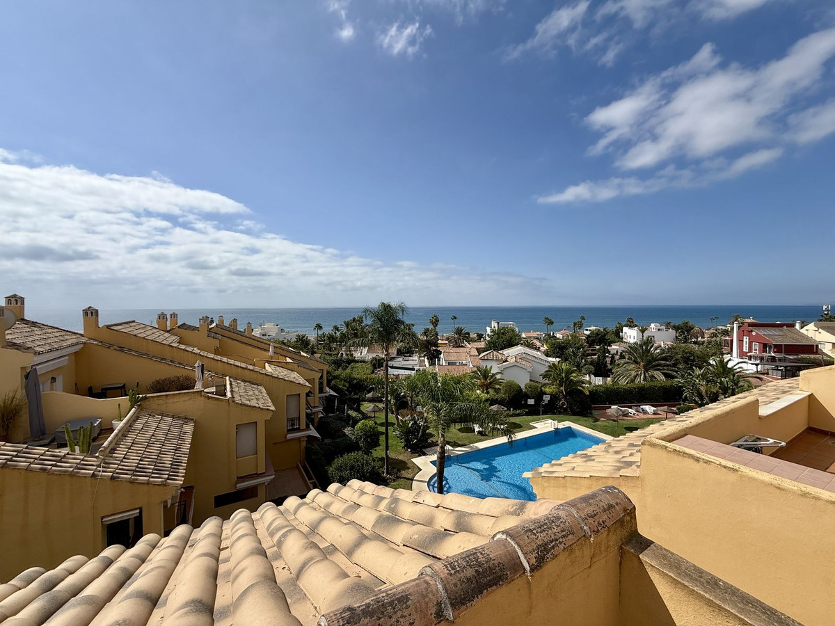 Pareados de 4 dormitorios en venta en Elviria – R5165974