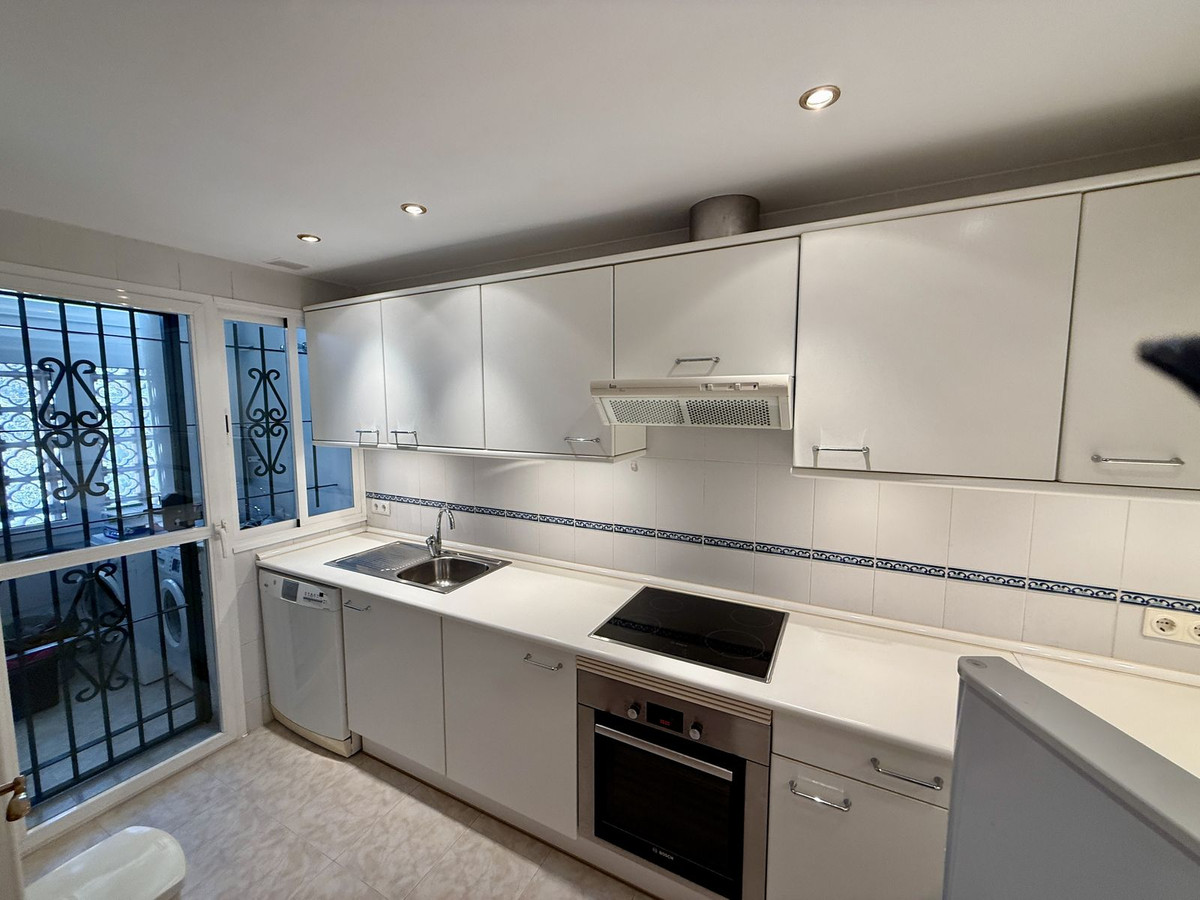 Pareados de 4 dormitorios en venta en Elviria – R5165974