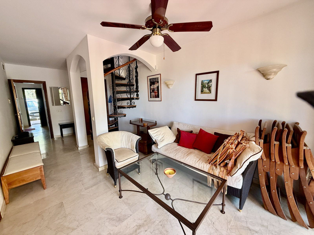 Pareados de 4 dormitorios en venta en Elviria – R5165974