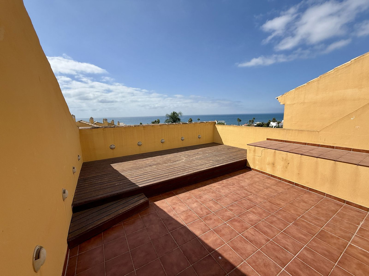 Pareados de 4 dormitorios en venta en Elviria – R5165974