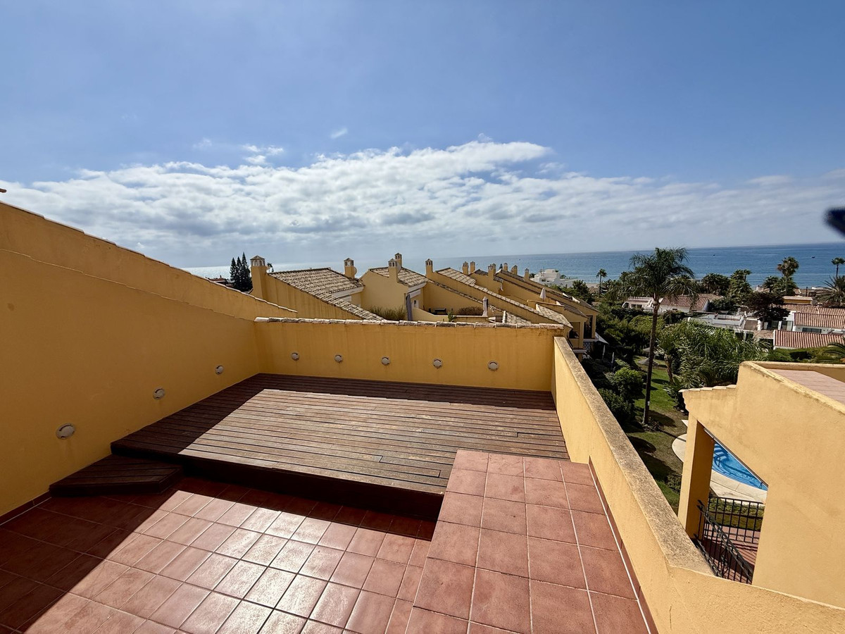Pareados de 4 dormitorios en venta en Elviria – R5165974