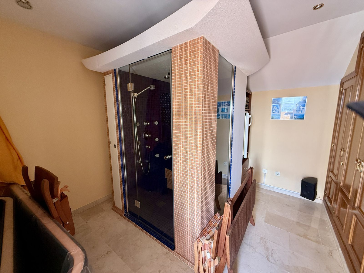 Pareados de 4 dormitorios en venta en Elviria – R5165974