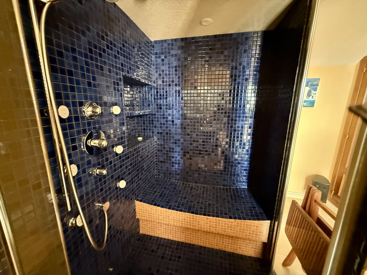 Pareados de 4 dormitorios en venta en Elviria – R5165974