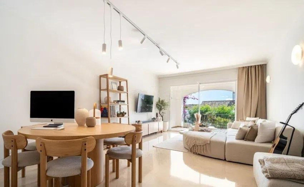 2 bedroom Apartments for sale in La Quinta – R5165944